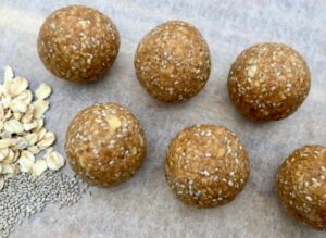 5 ingredient protein rich chia peanut butter balls