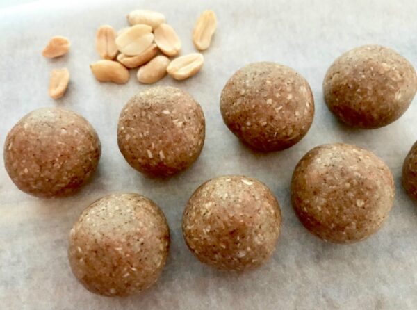 Energy boosting coconut, oat and cinnamon bliss balls Energy boosting coconut, oat and cinnamon bliss balls