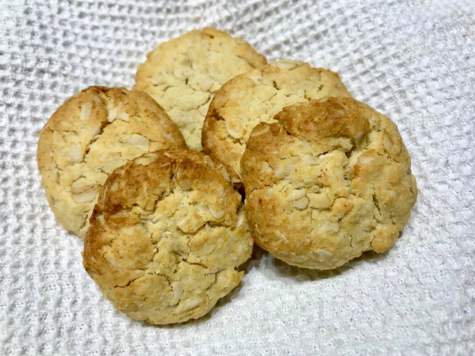 5 Ingredient Honey and Oat Cookies