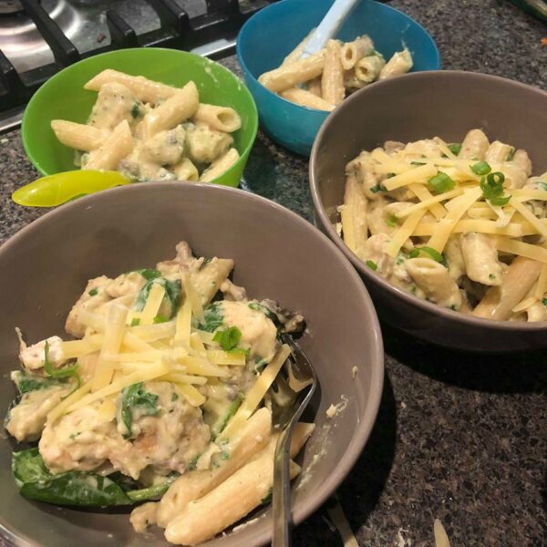 Creamy chicken pesto pasta 