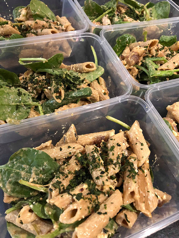 Kaitie chicken and spinach pasta budget meal prep