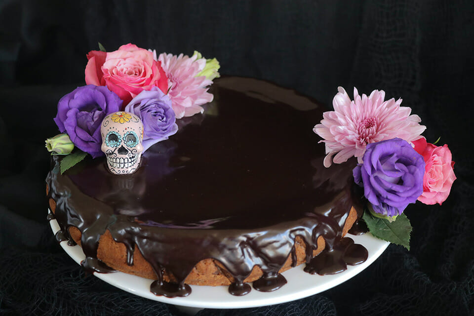 GHOULISH CHOCOLATE PUMPKIN MUD CAKE amy atkinson healthy mummy halloween