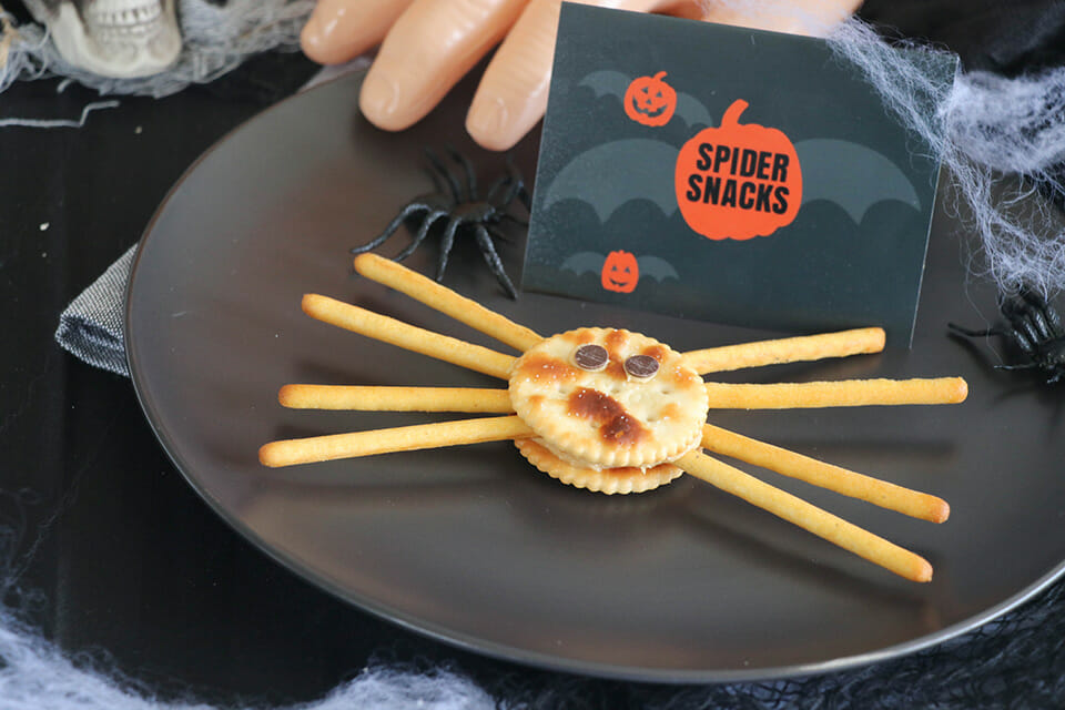 Halloween Spider Snack amy atkinson healthy mummy halloween