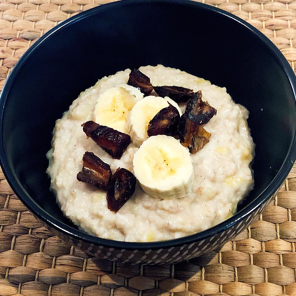 date and banana porridge