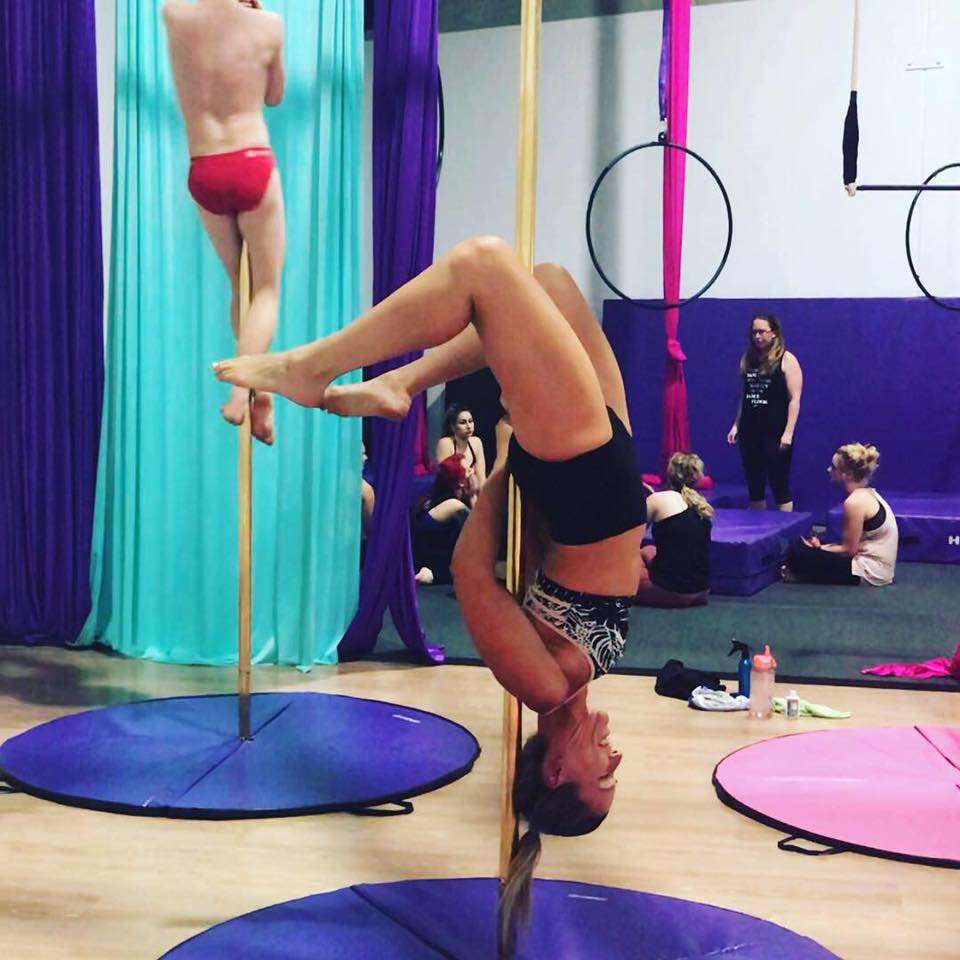 caren-reynolds-pole-fitness2