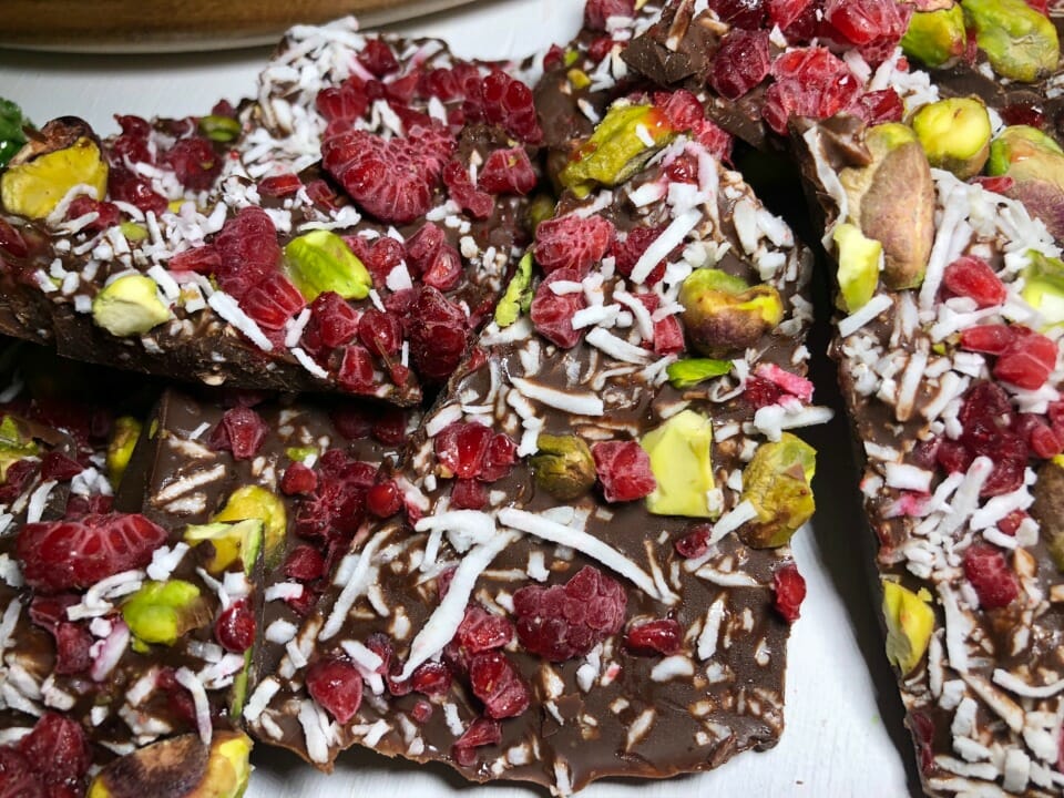 Healthy-Mummy-chocolate-raspberry-bark