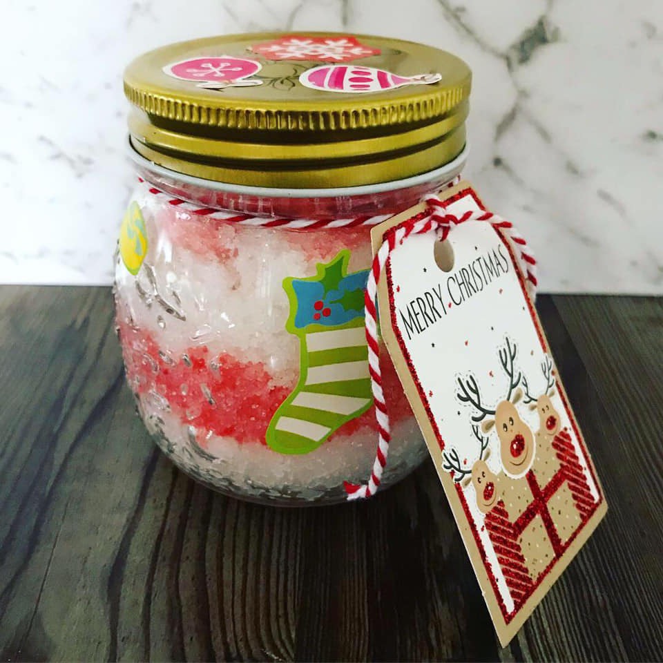 candy-cane-peppermint-sugar-scrub-homemade-teacher-gift-for-Christmas