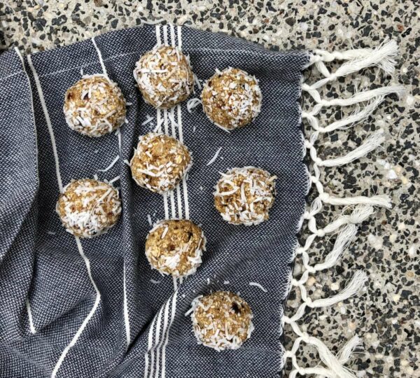 Coconut and Oat Protein Balls Coconut and Oat Protein Balls