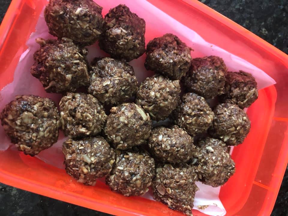 Robyn-Jurd-Snickers-Bliss-Balls-back-to-school-meal-prep