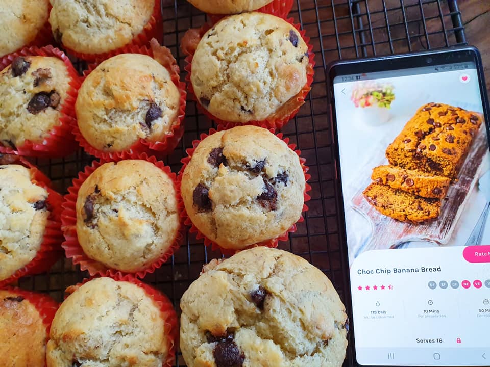 chocolate-chip-banana-bread-muffins-Eleanor-Hannah