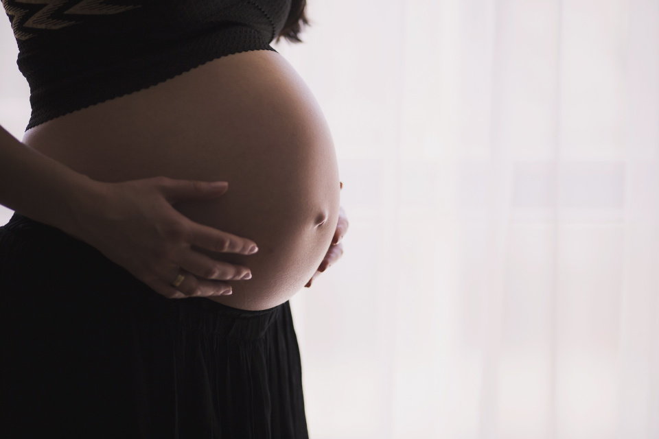 Pregnant women who snack on nuts are more likely to have intelligent kids, study finds