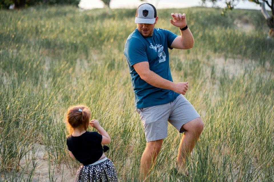 Study reveals why it’s GREAT to date a single DAD and why women love the ‘dad bod’