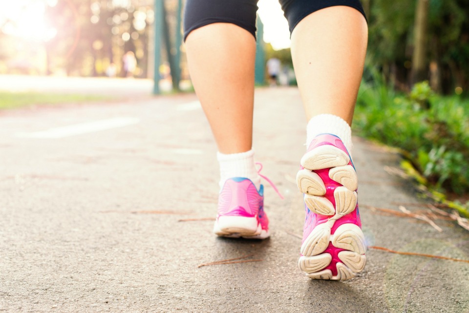 7 simple ways to burn more calories while walking