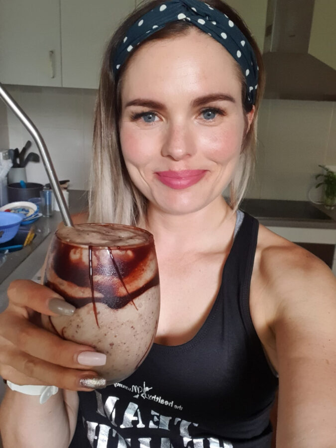 Choc-Thickshake-smoothie-Cassie-McKay-2