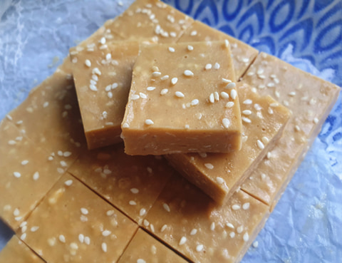 No Bake Honeycomb and Sesame Slice