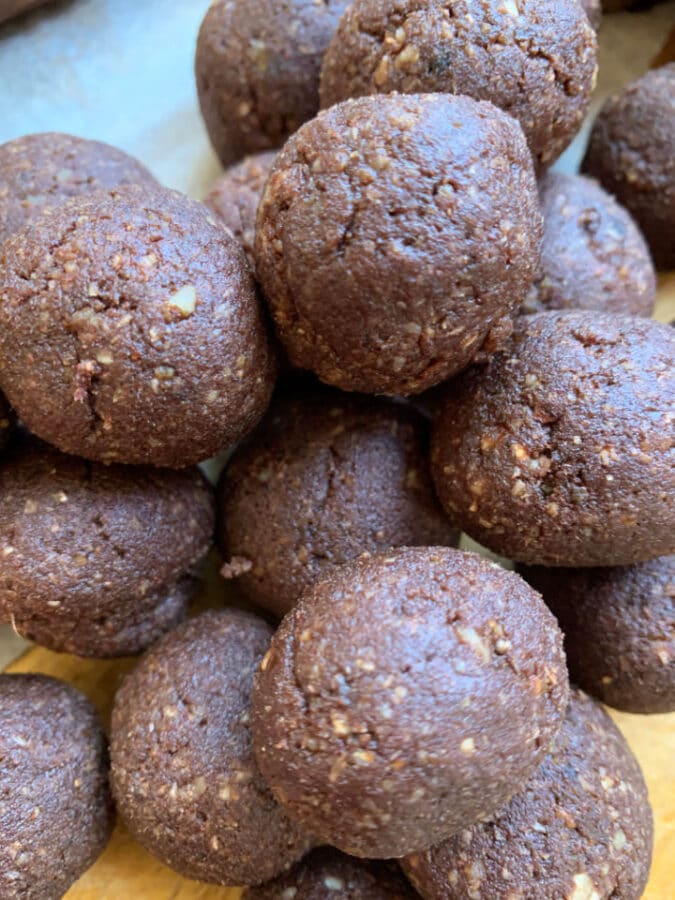 Mum makes 63 HEALTHY chocolate treats by using up what she had in her pantry!