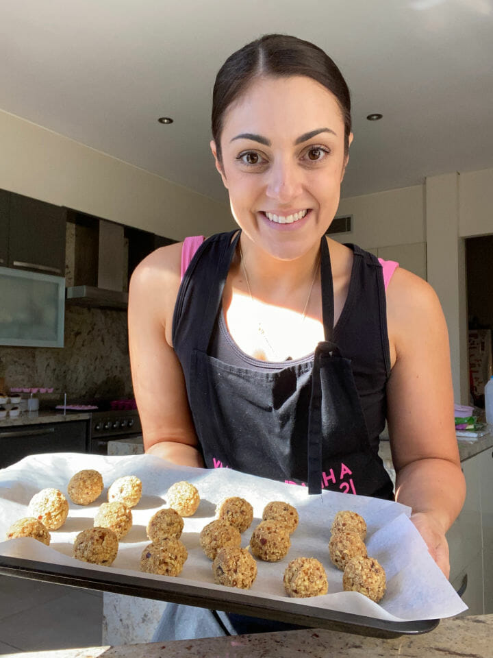 Mum makes 140 SCHOOL SNACKS for $80