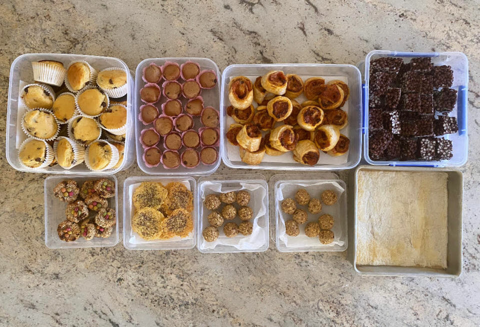 Mum makes 140 SCHOOL SNACKS for $80