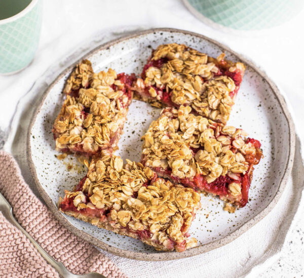 Strawberry oatmeal breakfast bars